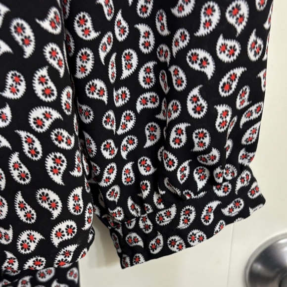 LOFT Black and White Printed Blouse - Picture 8 of 12